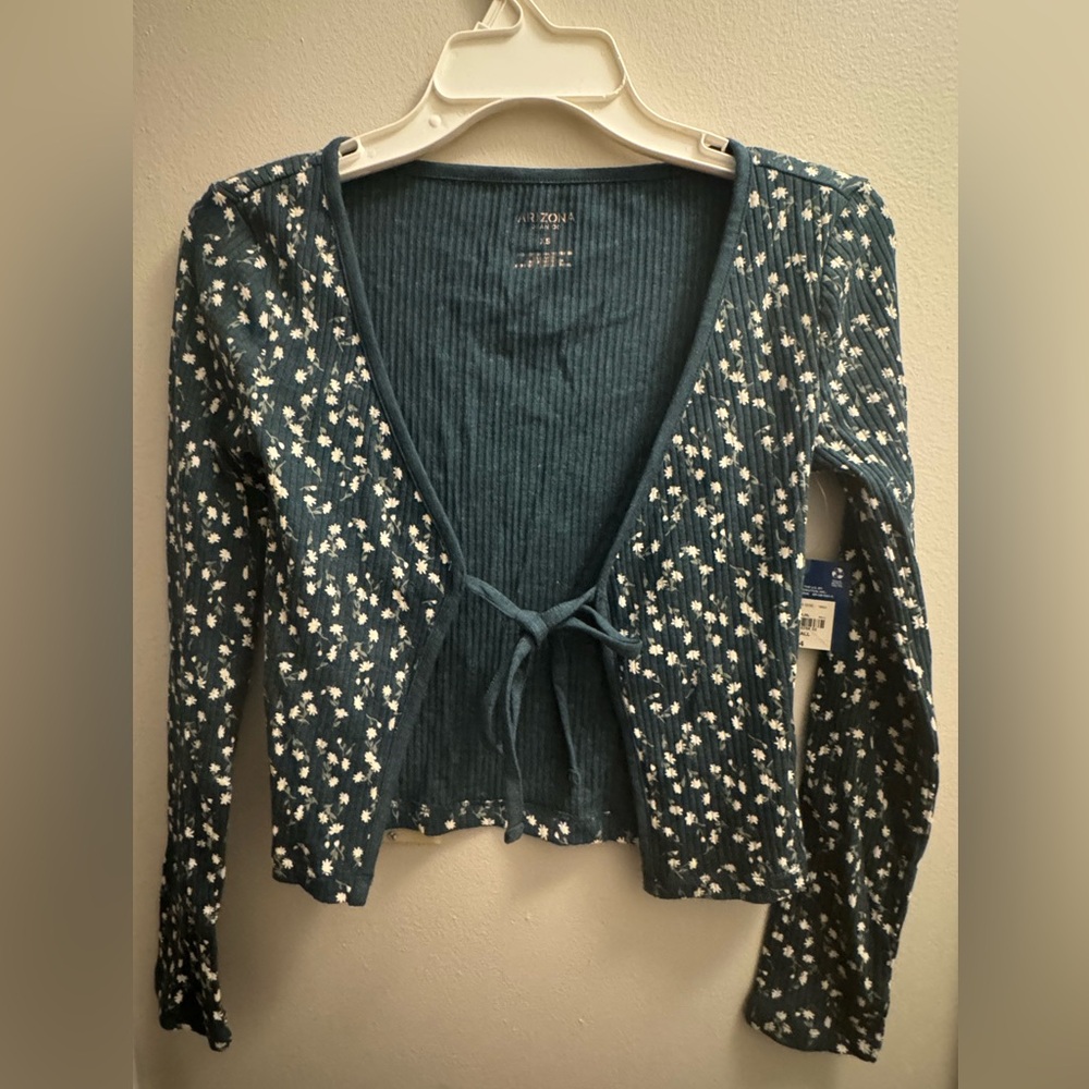 NWT- Arizona Jean Co. Young Women Ribbed Floral Knit Top in Navy/ Gray.Size XS